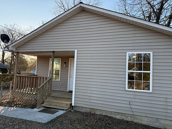 5th image of 2622 Sutherland Ave