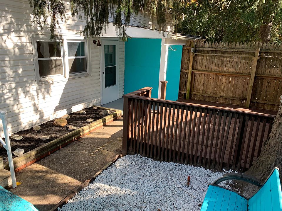 front deck by front door