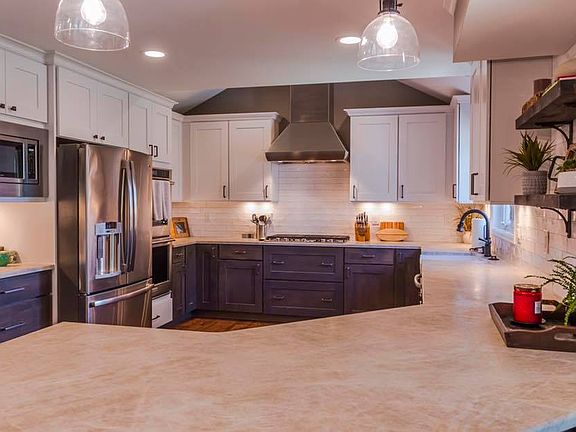 4th image of 7253 S Olive Way