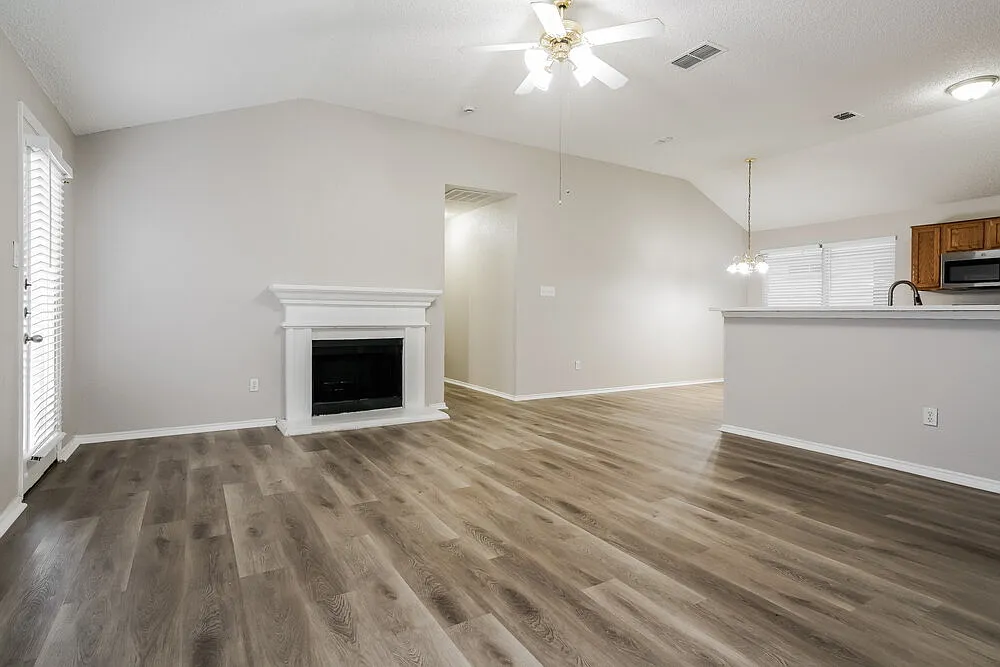 3 bed, 2.0 bath, 1262 sqft, $1,795 — Photo 4