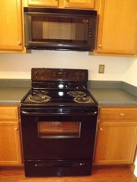 5th image of 365 Twin Oaks Dr