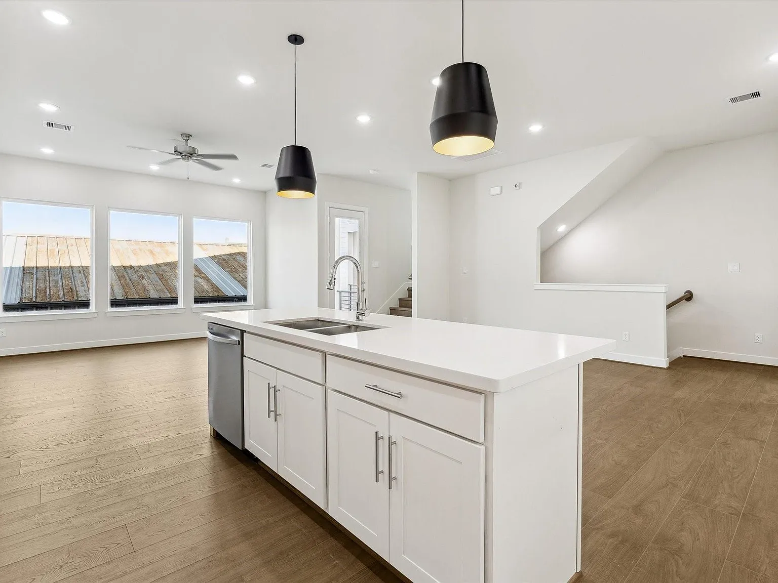 3 bed, 3.5 bath, 1851 sqft, $2,475 — Photo 4