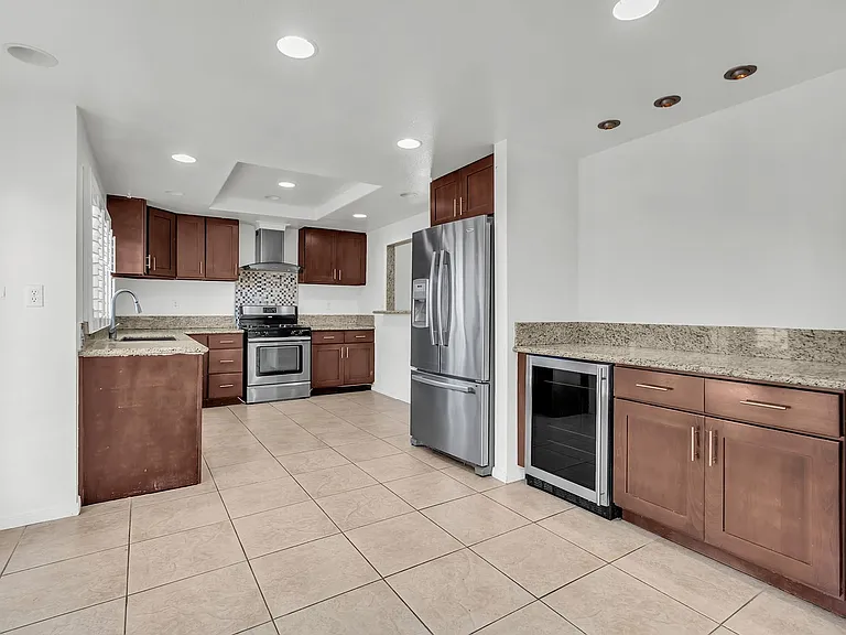 2750 N Canal St — Photo 8