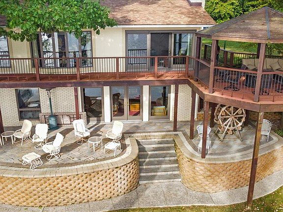 3rd image of 15619 Forest Ln
