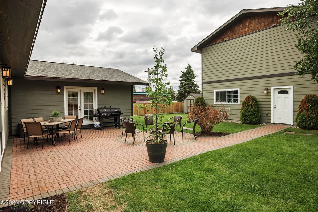 810 Dogwood St, Anchorage, AK - View 2