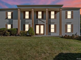 5428 Hammersmith Dr, West Bloomfield, MI