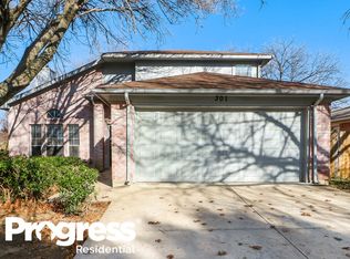 301 Moss Hill Dr, Arlington, TX 76018