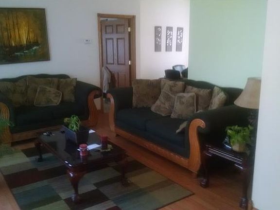 2nd image of 1070 Montrose Ave