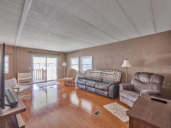 3rd image of 7829 SE Eagle Avenue