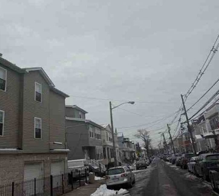 Exterior Neighborhood (street photo)