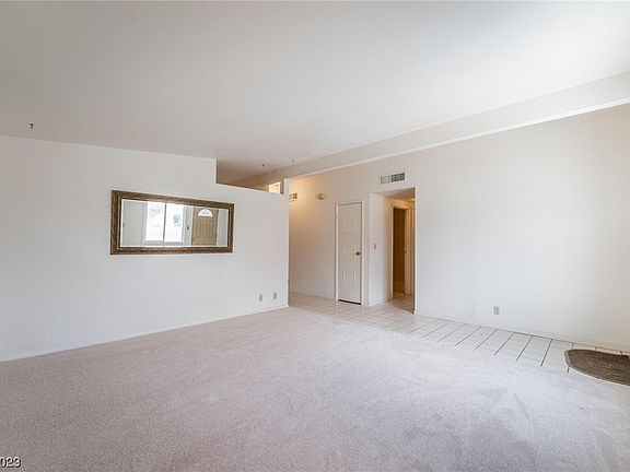 5th image of 2052 Palma Vista Ave