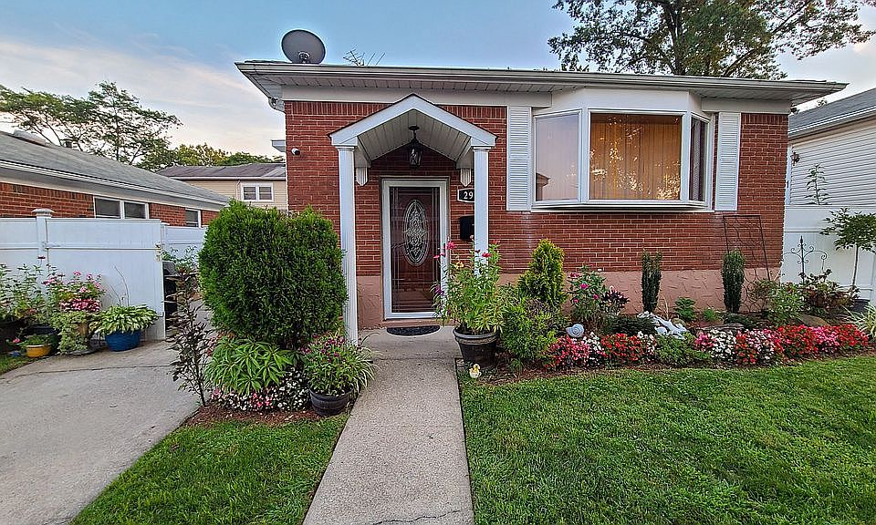 1st image of 296 Lathrop Ave