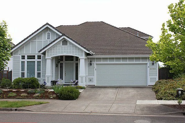 4762 NW Veronica Pl photo 1