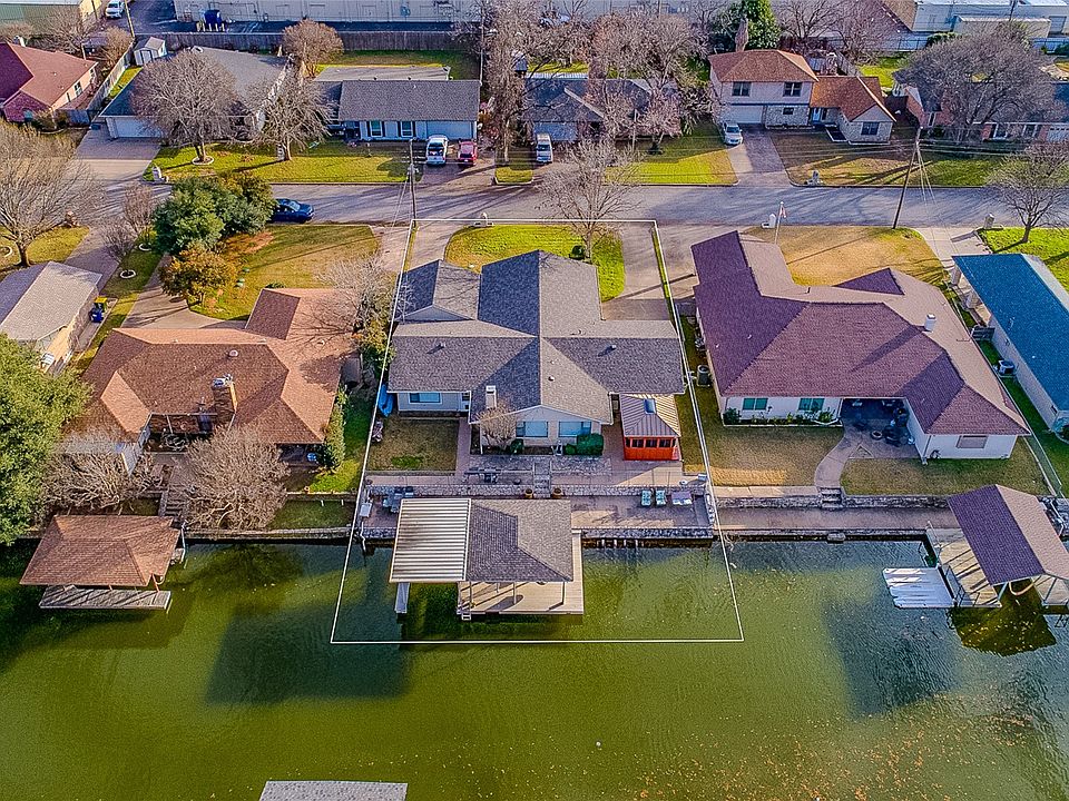 1st image of 704 Tahiti Dr