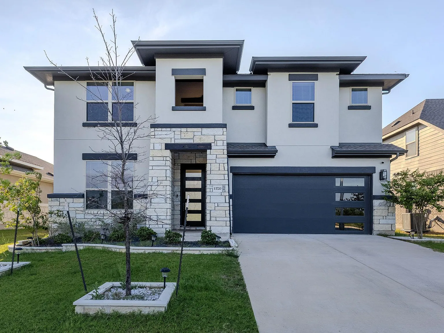 4 bed, 3.0 bath, 2841 sqft, $3,200 — Photo 3