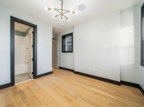 41 Van Wagenen Avenue image 4 of 26