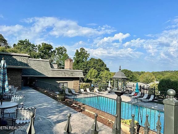 Pool and picnic deck