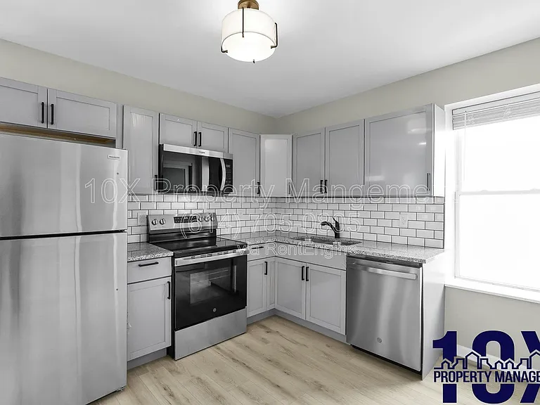1213 E Whittier St — Photo 9