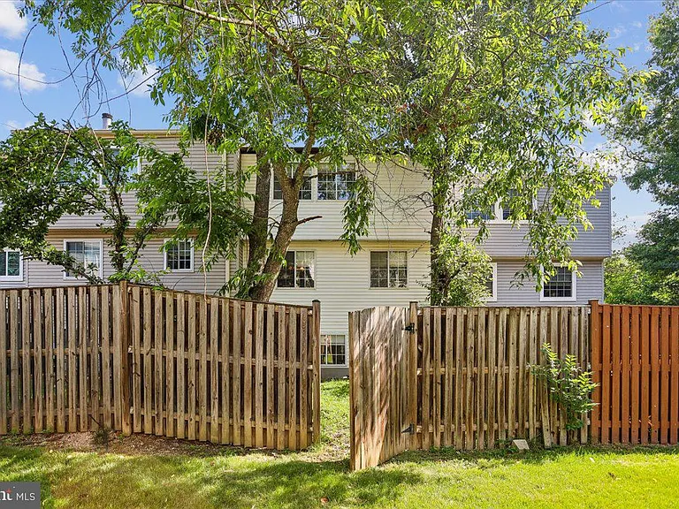 5913 Spruce Run Ct — Photo 2