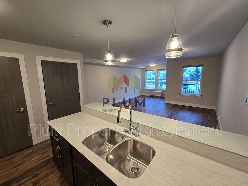 1 bed, 1.0 bath, 915 sqft, $1,595 — Photo 3
