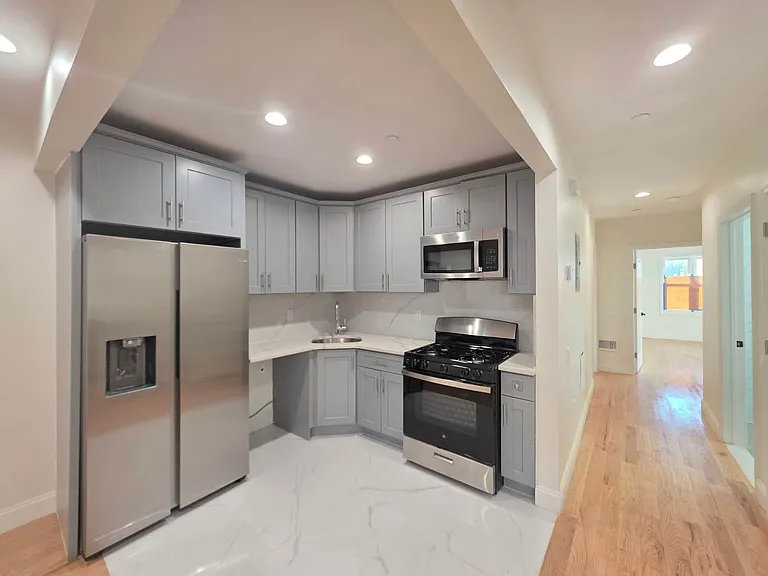 160 Bay 29th St #1 — Photo 1