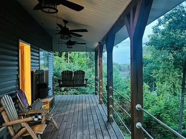 172 Camelot Dr, Camden, TN 38320