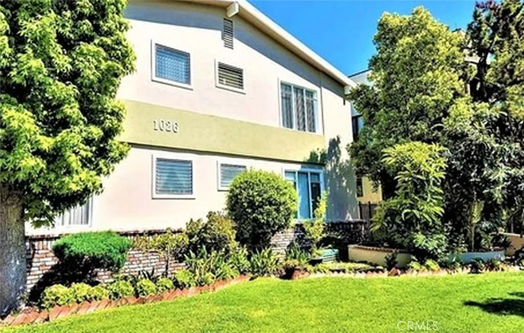2 bed, 900 sqft, $2,400 — Photo 1