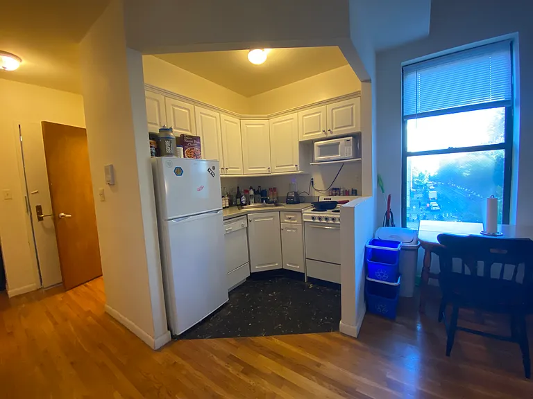 249 E 30th St #4F — Photo 5