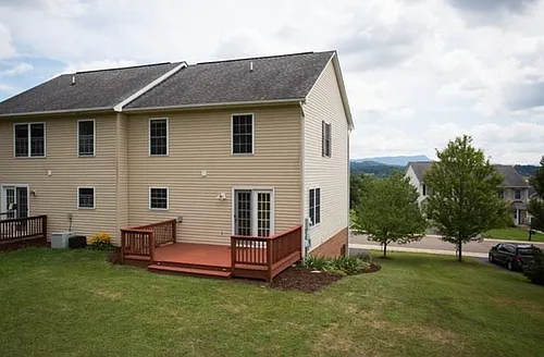 525 Pointe Dr Photo 1
