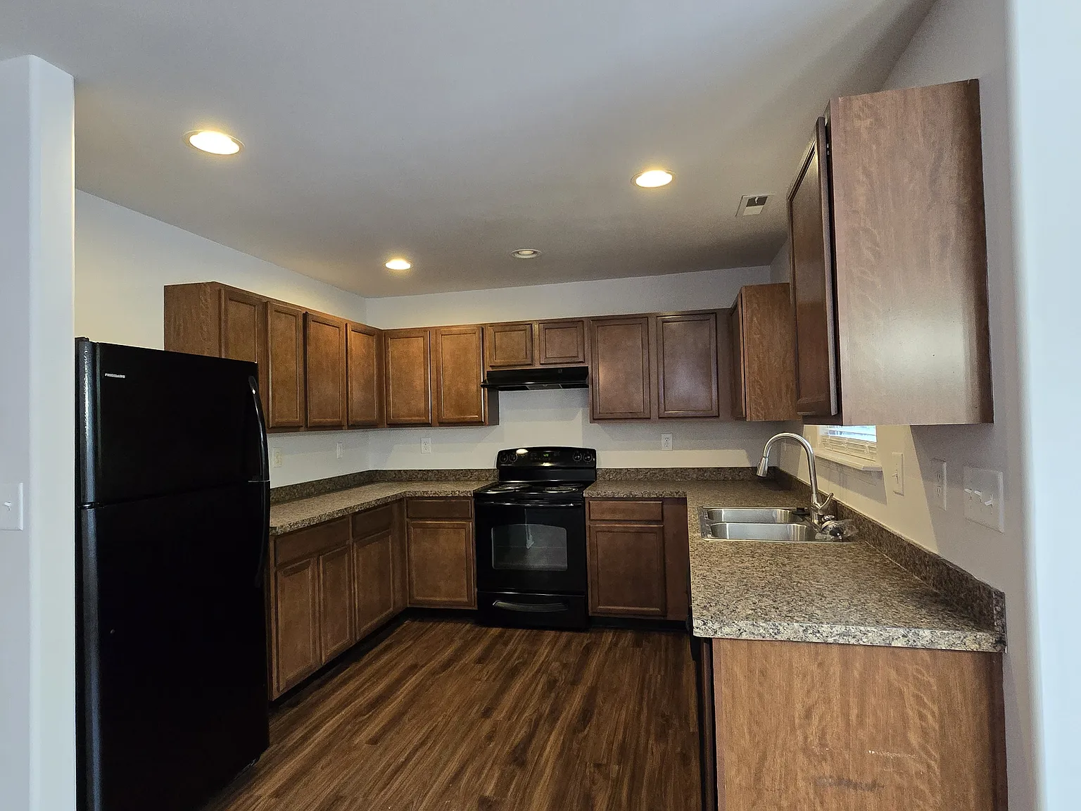 3 bed, 2.5 bath, 1566 sqft, $2,395 — Photo 4