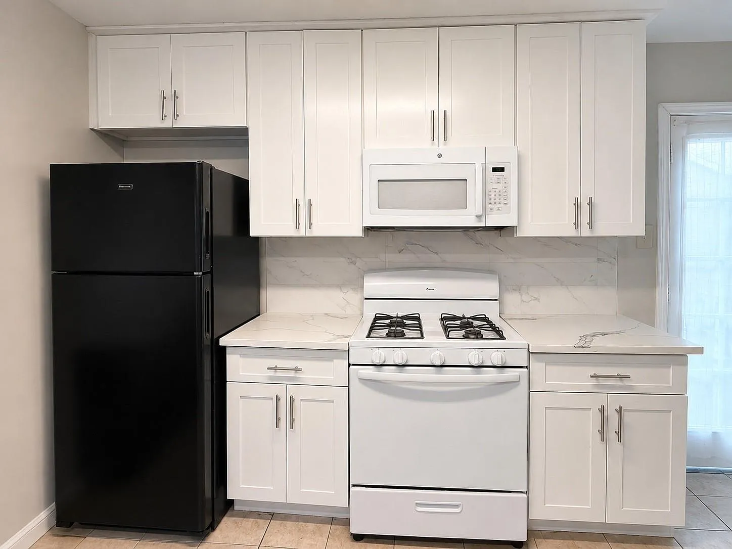 3 bed, 2.0 bath, 2140 sqft, $1,465 — Photo 3