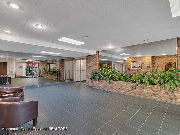 4th image of 1000 River Rd APT 5L