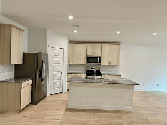 5th image of 1631 Solana Dr