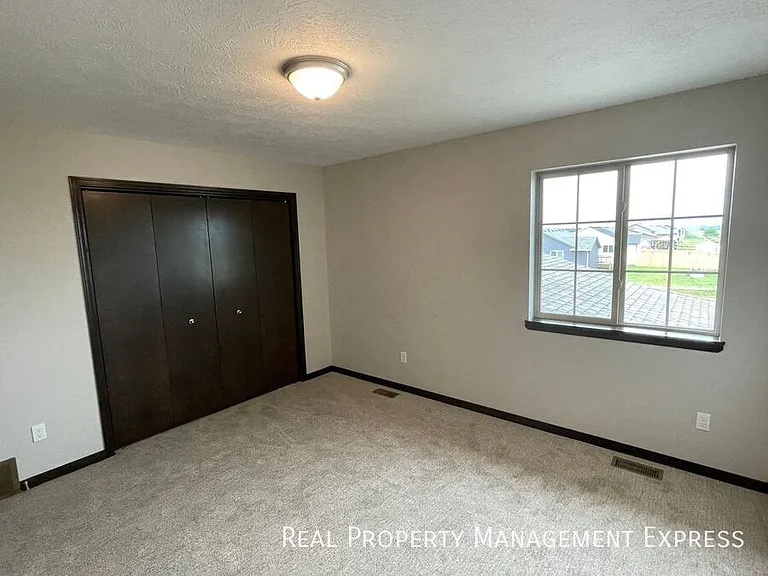 2356 S Ronsiek Ave — Photo 10