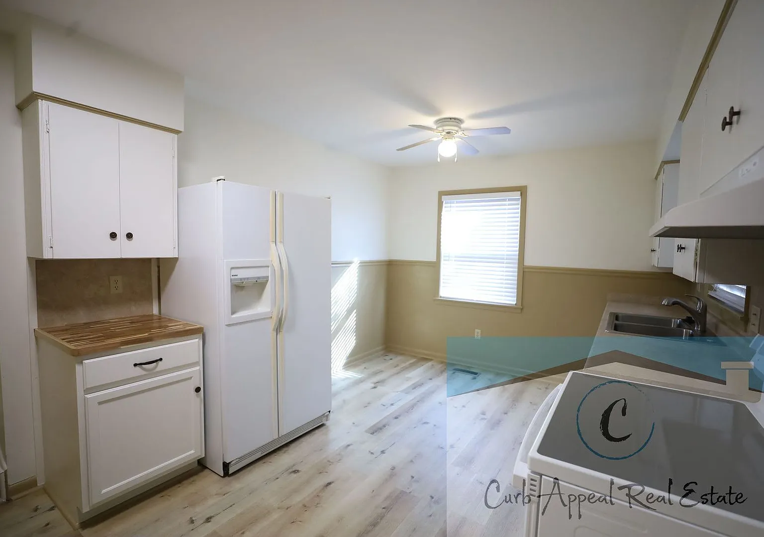 Completely Renovated 2 Bed 1 Bath Duplex with Fenced Yard — Photo 4