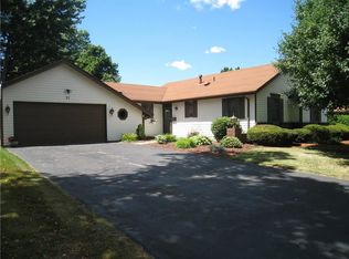 77 Wayne Dr, Rochester, NY 14626