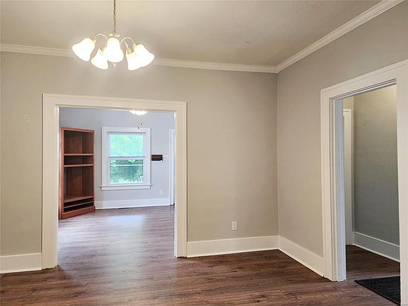 4th image of 410 Washington Ave