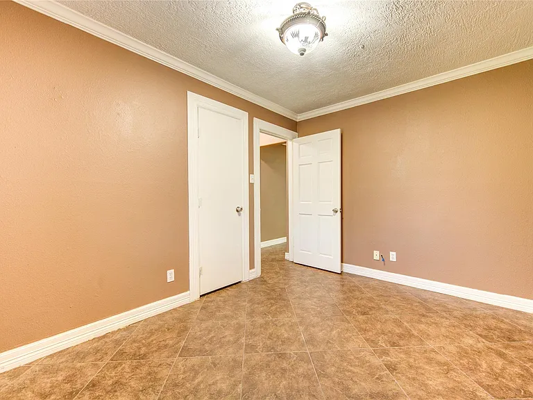 9922 Carmalee St — Photo 34