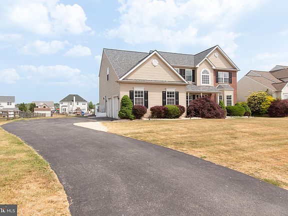3rd image of 236 Olivine Cir