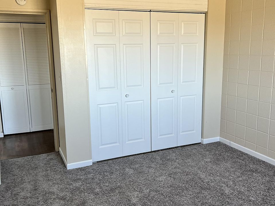 2nd image of 1118 E Morton Ave #65