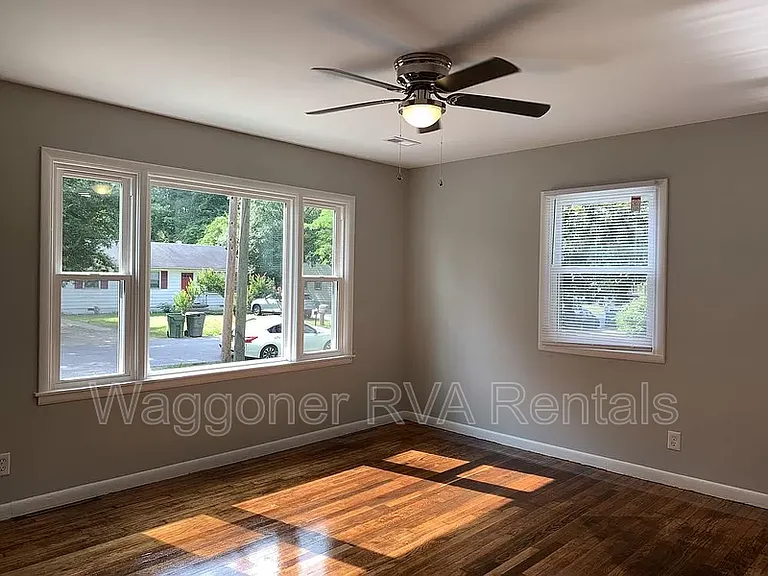924 Kingsway Rd — Photo 3