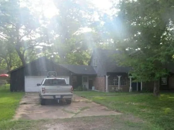 104 Haven St, Lake Jackson, TX 77566