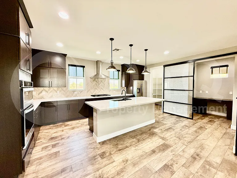 687 W Flintlock Way — Photo 3