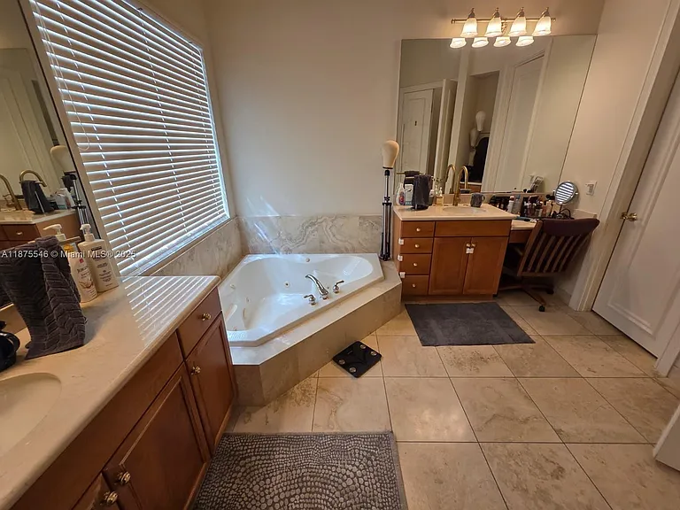 7030 Islegrove Pl — Photo 10