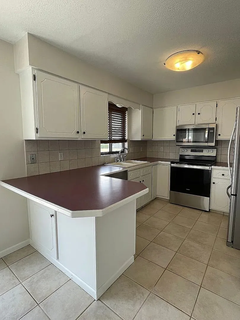 4 bed, 2597 sqft, $2,200 — Photo 4