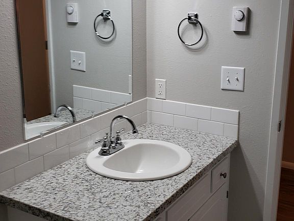 4th image of 9909 NE 119th St