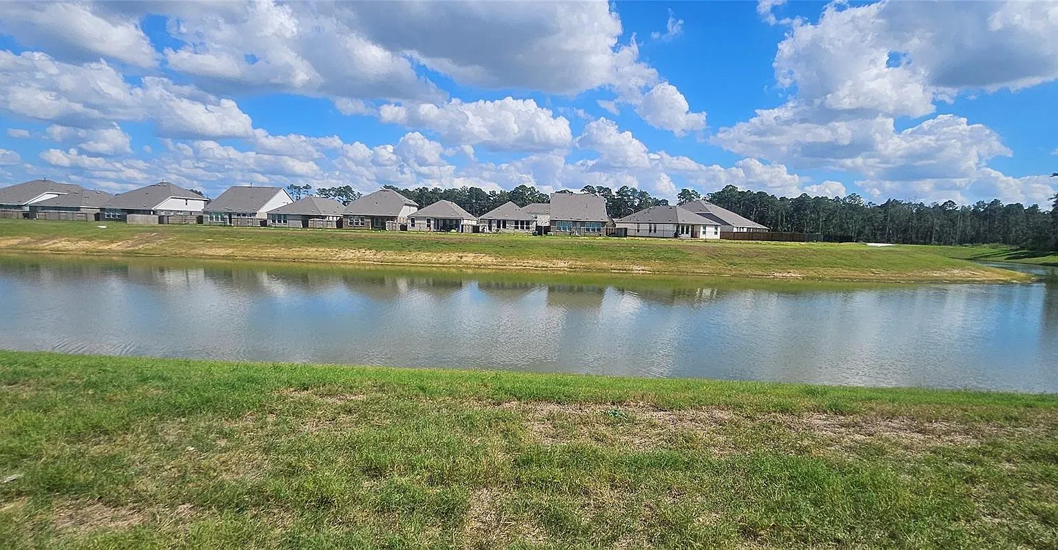 3 bed, 2.0 bath, 1461 sqft, $2,200 — Photo 2