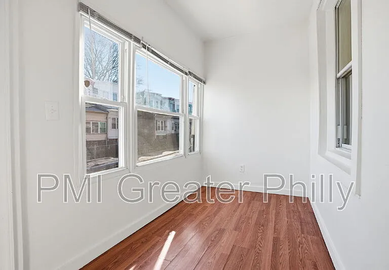 1916 S Salford St — Photo 15