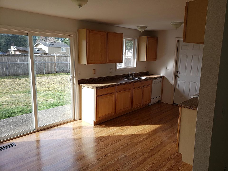 2nd image of 604 186th St E