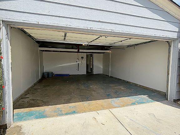 3rd image of 4127 Seymour St